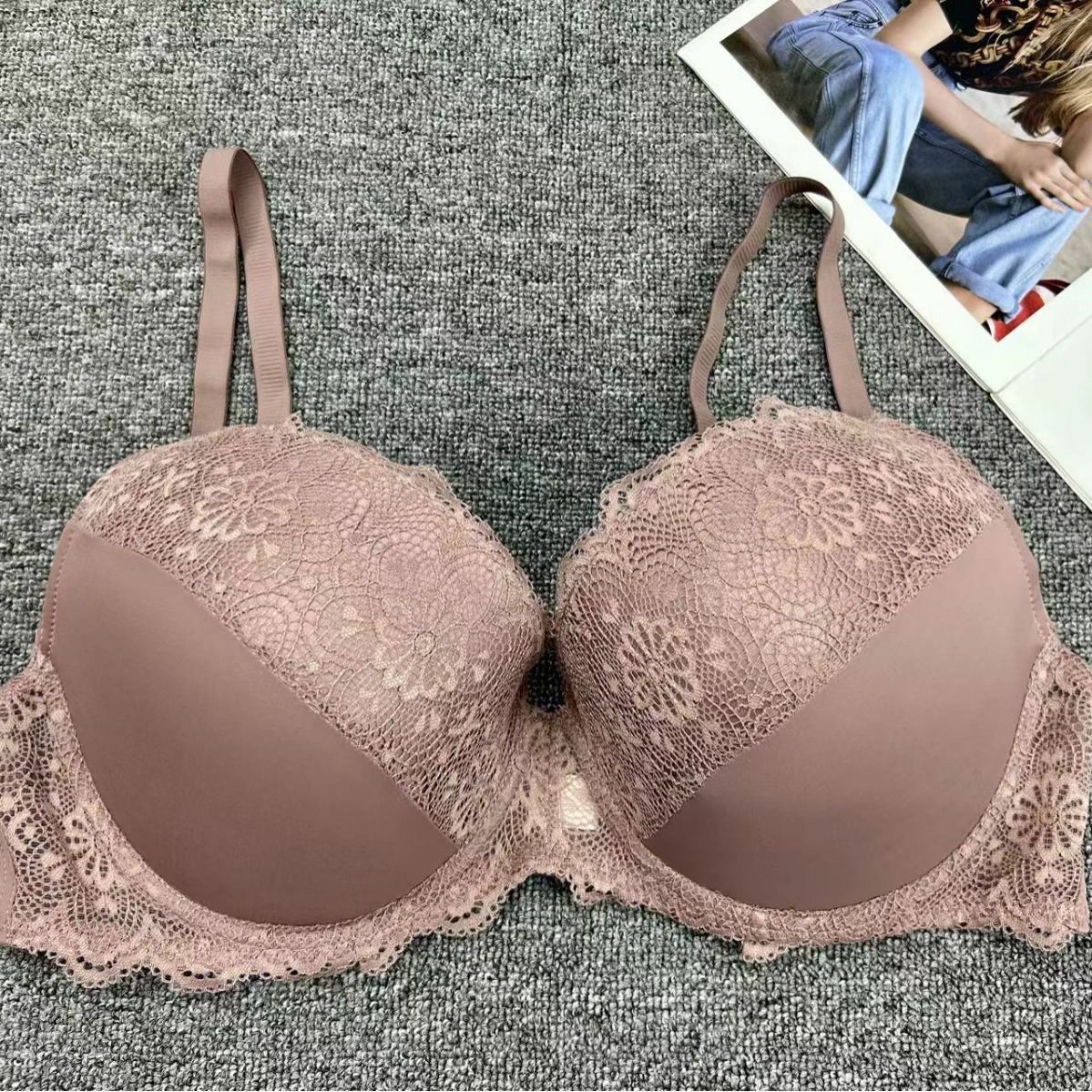 Nuevo comercio exterior europeo y americano ropa interior de dama confortable sujetador de encaje con anillo de acero fabricantes de sujetadores de esponja al por mayor