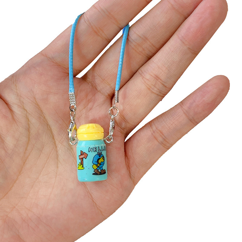 Mini botella de agua termo colgante lindo pequeño biberón accesorios de muñeca diy accesorios de taza de agua al por mayor dibujos animados
