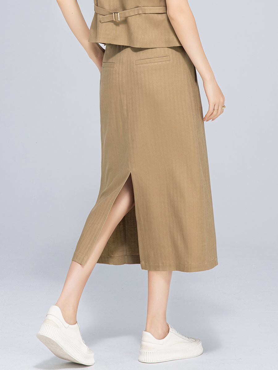 Chân váy bút chì nữ công sở dáng ôm, chất liệu tơ lanh mềm mại, xẻ tà bên, dài midi — Mocha Mousse (áo vest 65308)
