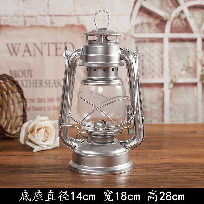 Fábrica al por mayor retro nostálgico lámpara de queroseno linterna lámpara de mástil linterna portátil lámpara de campamento al aire libre Lámpara decorativa multi-color