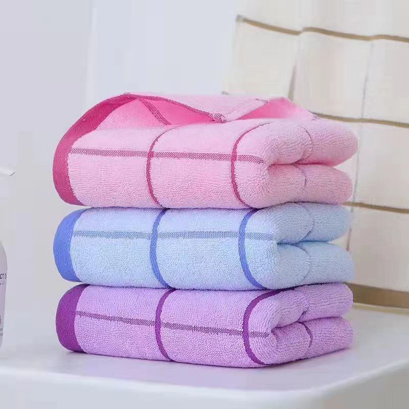 Rosa púrpura cielo azul