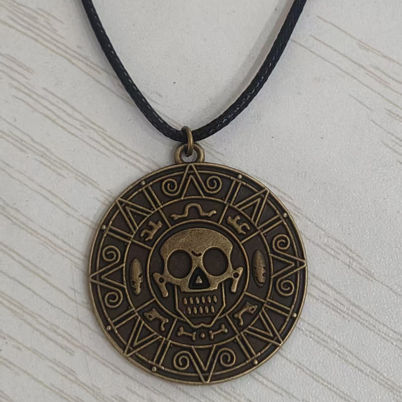 Factory Direct supply Amazon hot selling vintage Caribbean pirates gold coin necklace alloy skull pendant for men and women