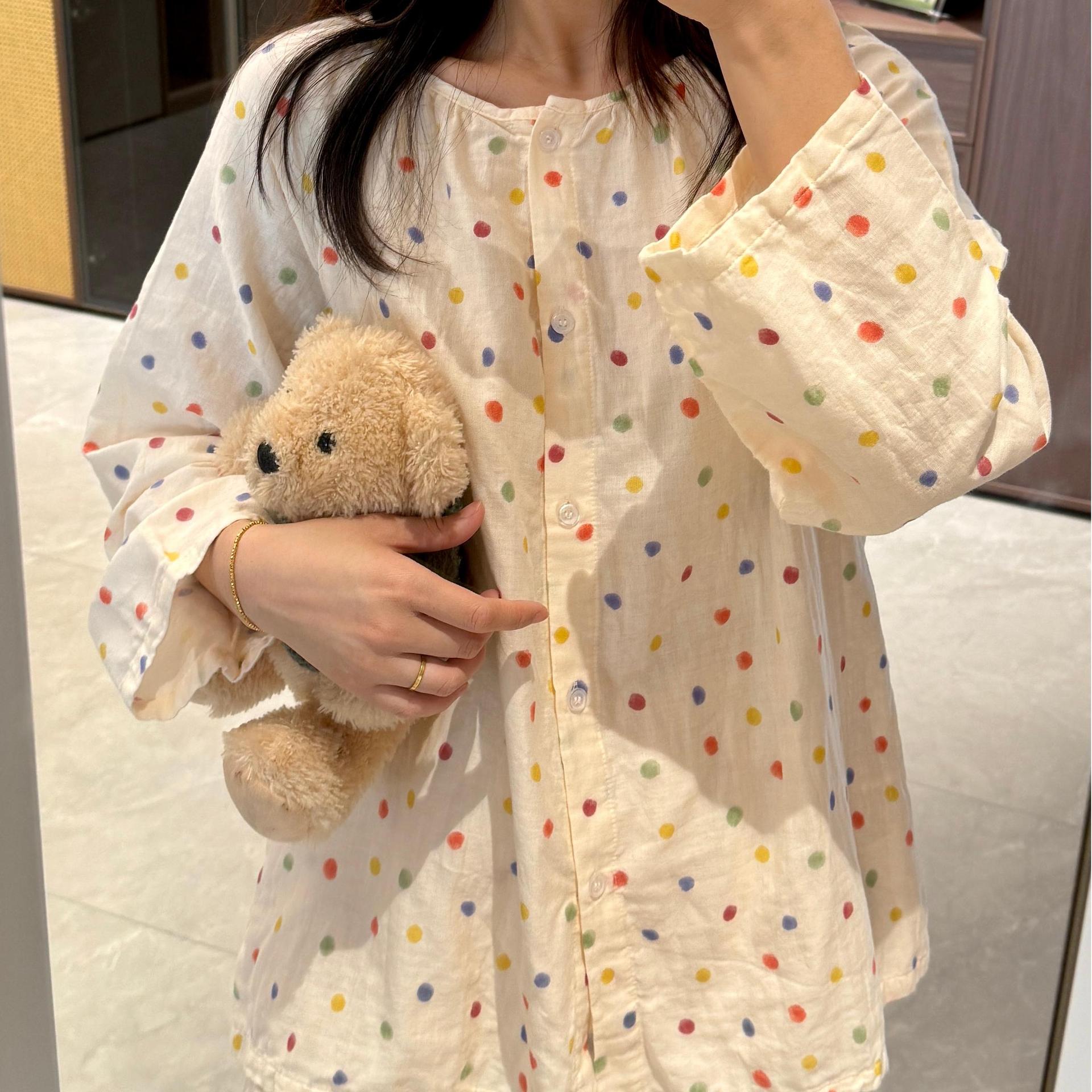 Long-sleeve with a round collar, trousers