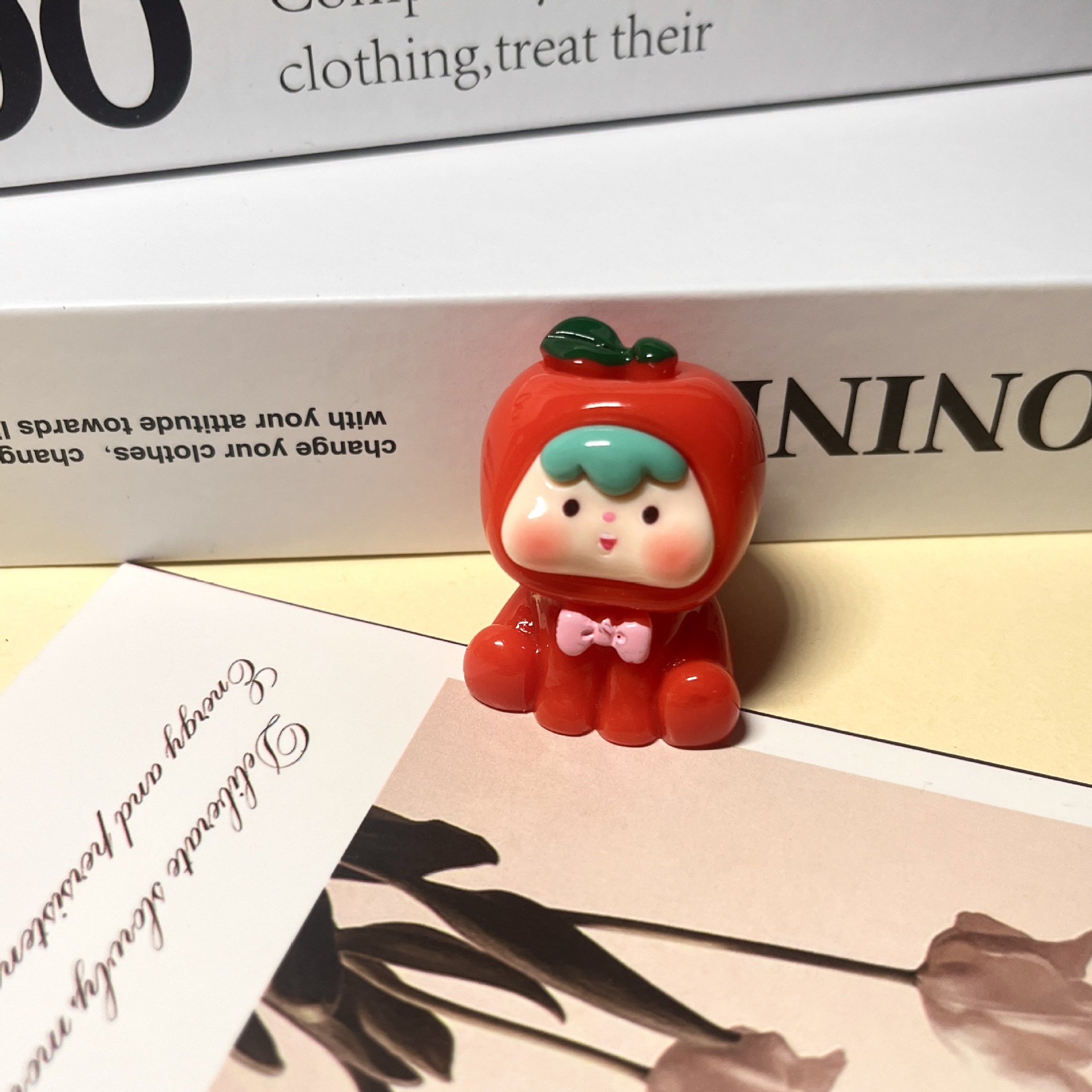 래커칠한 단색 사과