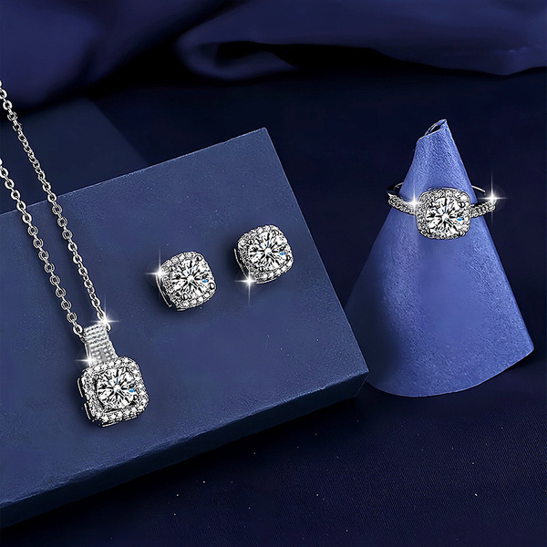 Elegant luxurious shiny sophisticated necklace