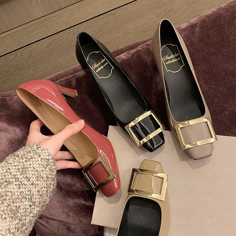 Grape Mom's Same Style 2026 New French-Style Elegant Square Buckle Stiletto Patent Leather Pumps with Square Toe and Shallow Mouth for Commuting