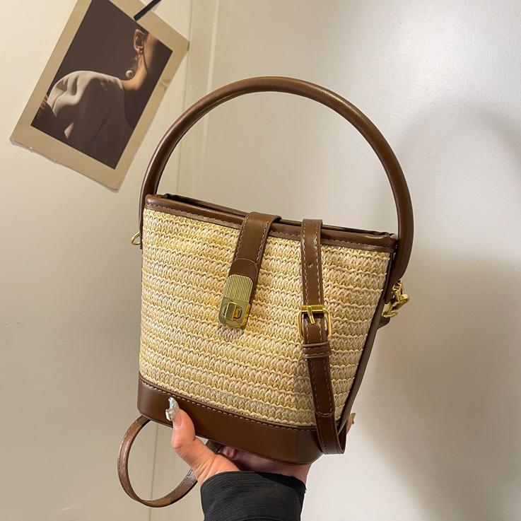 Verano popular bolso de cubo de mano super caliente para mujeres 2025 nuevo estilo de moda simple tejido de alta sensación de hombro mochila