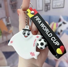 跨境2022卡塔尔足球世界杯钥匙扣小斗篷公仔吉祥物软胶公仔钥匙扣