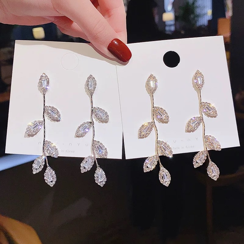 Elegant universal sophisticated design earrings with zircon