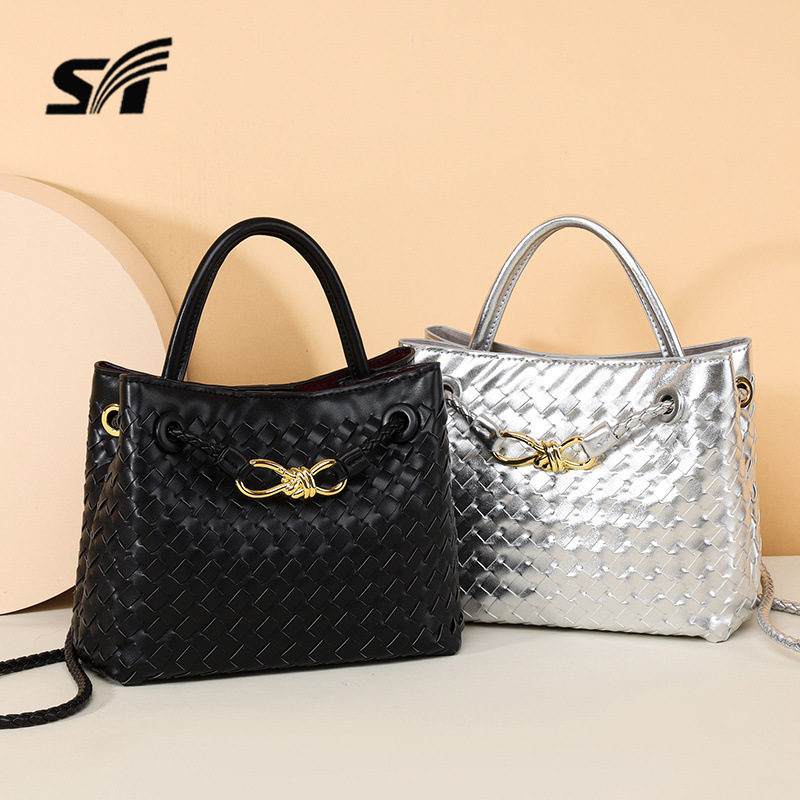 Bolsos de mujer tejidos a mano explosivos transfronterizos moda bolso de temperamento, bolsos de cuero de nicho, bolsos de hombro único