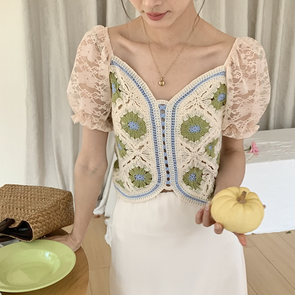 French Vintage Hollow Crochet V-neck Sweater Women's Summer Design Sense Slim-fit Unique Cardigan Short-sleeved Top French Vintage Hollow Crochet V-neck Sweater Women's Summer Design Sense Slim-fit Unique Cardigan Short-sleeved Top