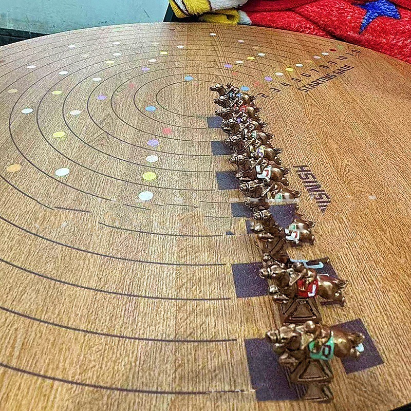 Scratched Horses Game made from a whiskey barel juego de mesa