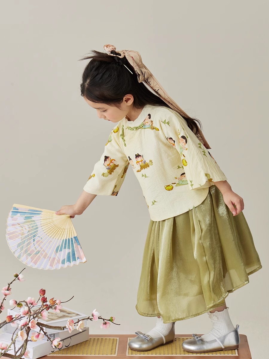 Trajes de niñas hanfu primavera 2026 vestido nuevo estilo chino para niños estilo nacional primavera y otoño dos piezas juego de primavera y otoño