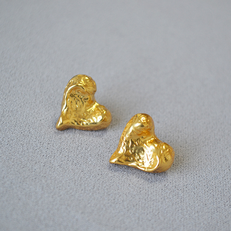 Elegant Simple Style Heart Shape Brass Plating Pleated Ear Studs 1 Pair display picture 7