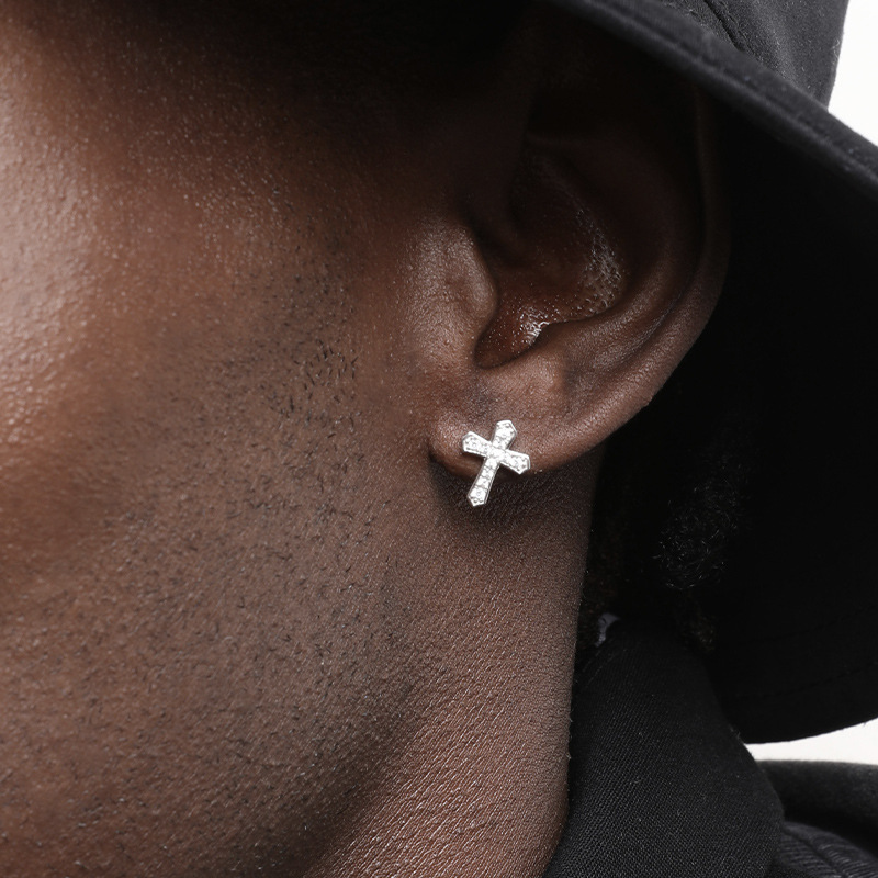 Orecchini a croce con zirconi per uomo stile hip-hop_voghion.com