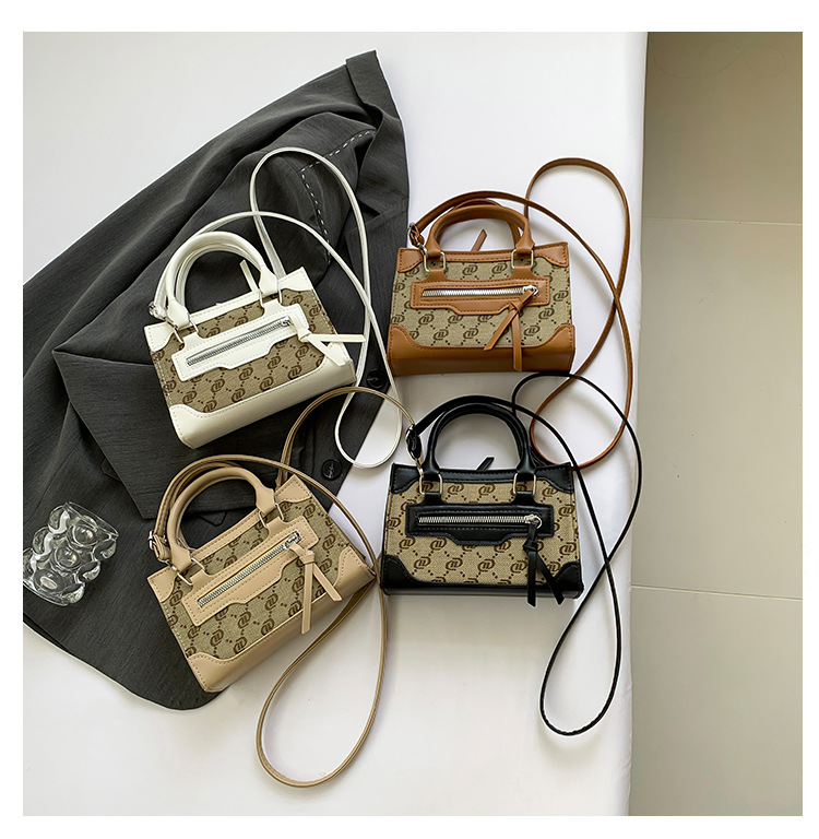This stylish single-shoulder handbag, with a simple and casual texture, is a new Korean style crossbody small square bag for women in the autumn of 2024 undefined