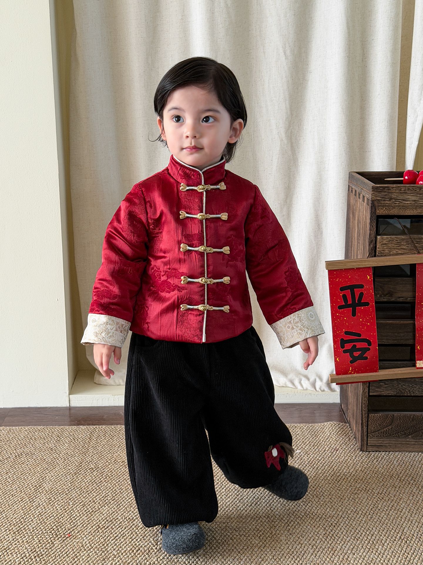 Ropa de niños de azúcar de pera ropa de algodón de niño ropa de invierno engrosada nueva chaqueta de estilo chino para niños ropa de algodón de bebé ropa de regalo de Año Nuevo