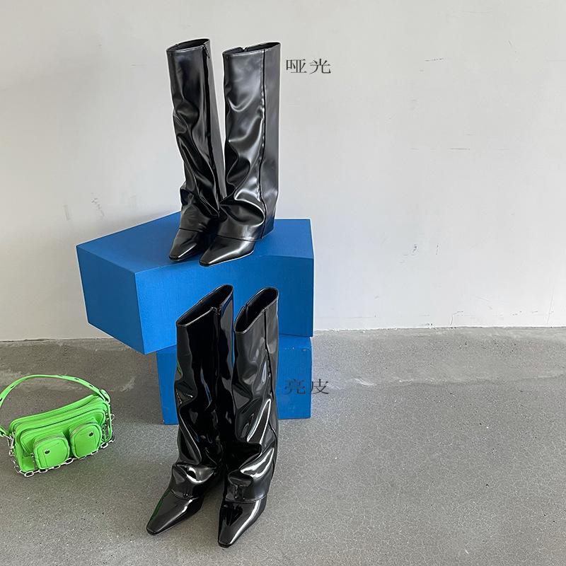 Fashionable high boots pointed-toe