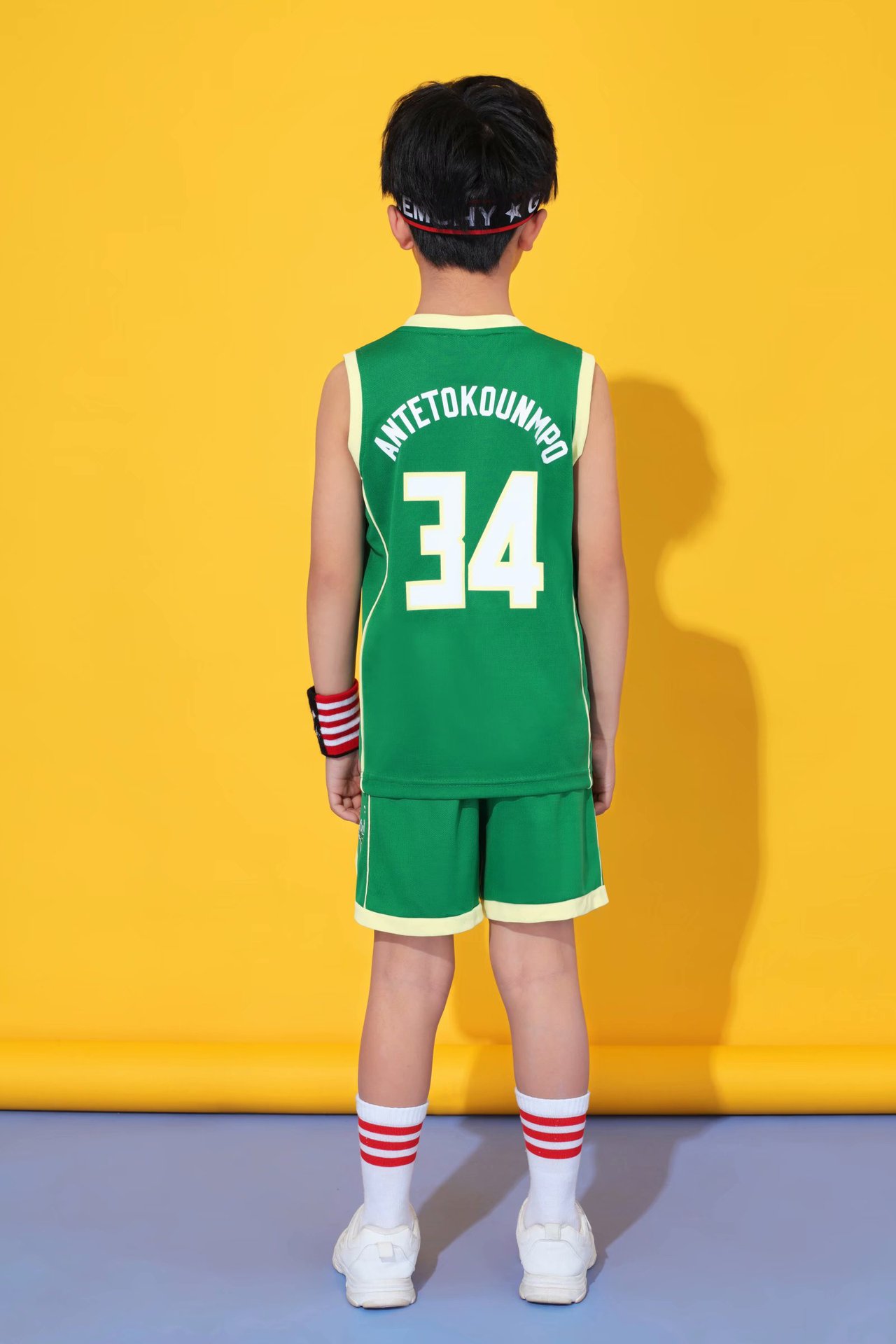 子供の倉庫のボールの服を卸売りします。