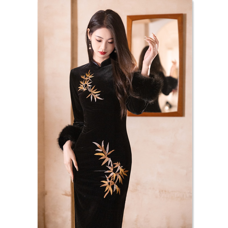 復古風年輕女士日常旗袍2024冬季新款改良新中式氣質毛毛袖旗袍裙