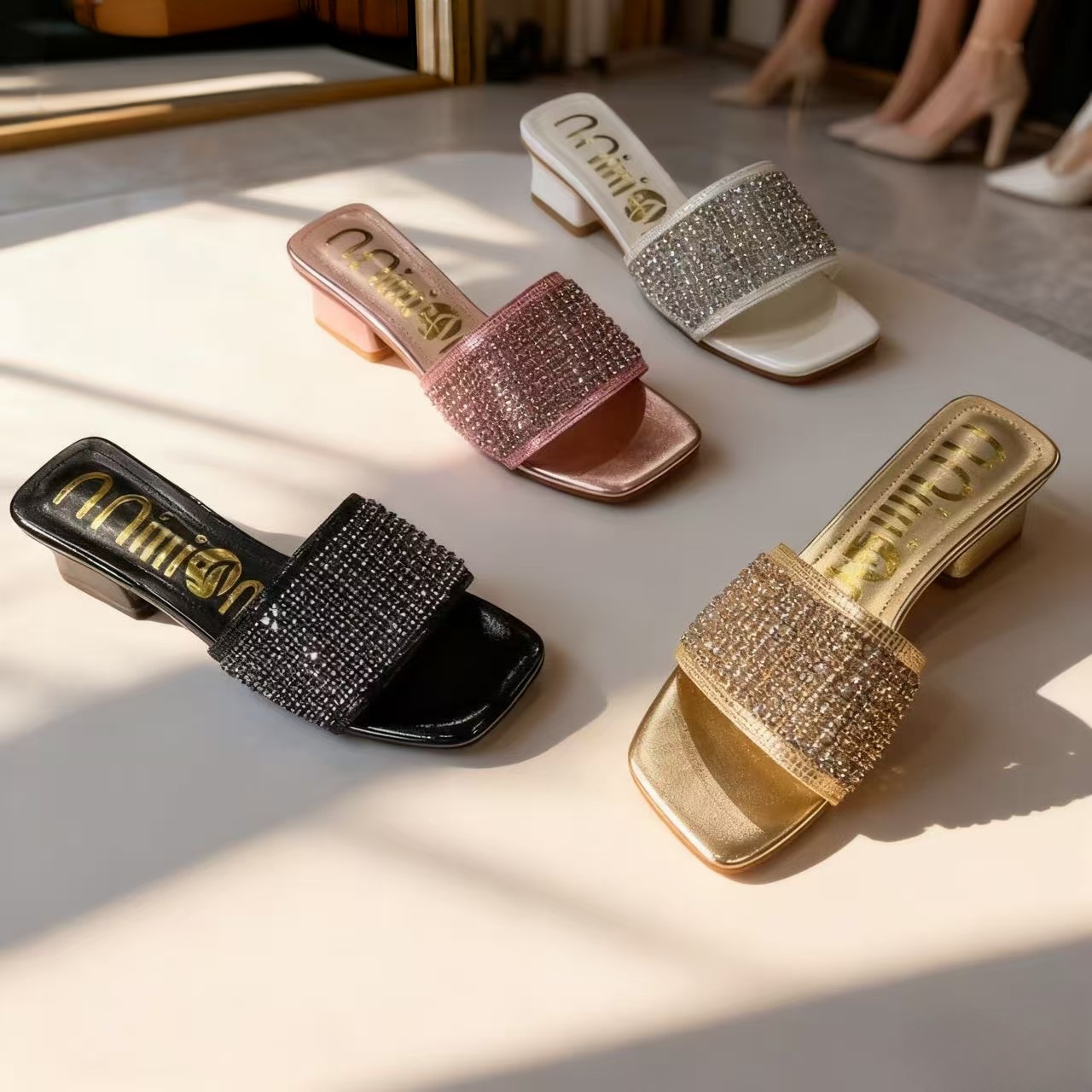 Zapatillas de tacón grueso de verano para mujer, sin cordones, para uso exterior, con pedrería, estilo moderno, suministro exclusivo transfronterizo de fábrica.