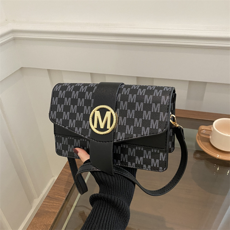 Bolso bajo la axila francés nicho mujer 2024 nuevo invierno simple mochila de hombro de moda bolso casual