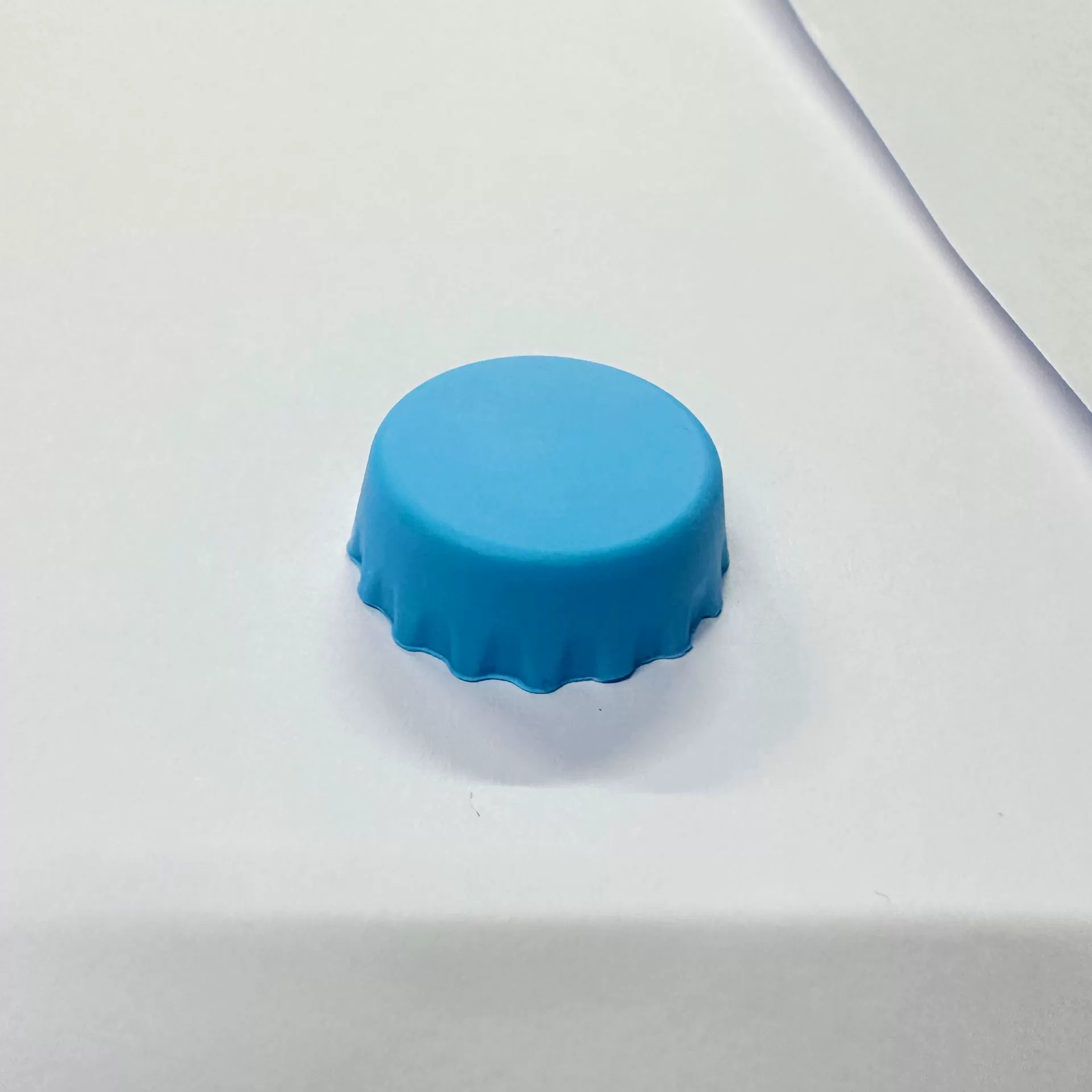 Silicone Bottle Stopper, Food-Grade Round Cap, Wine & Beer Sealer, BPA-free (3.6×2.6×3 cm)