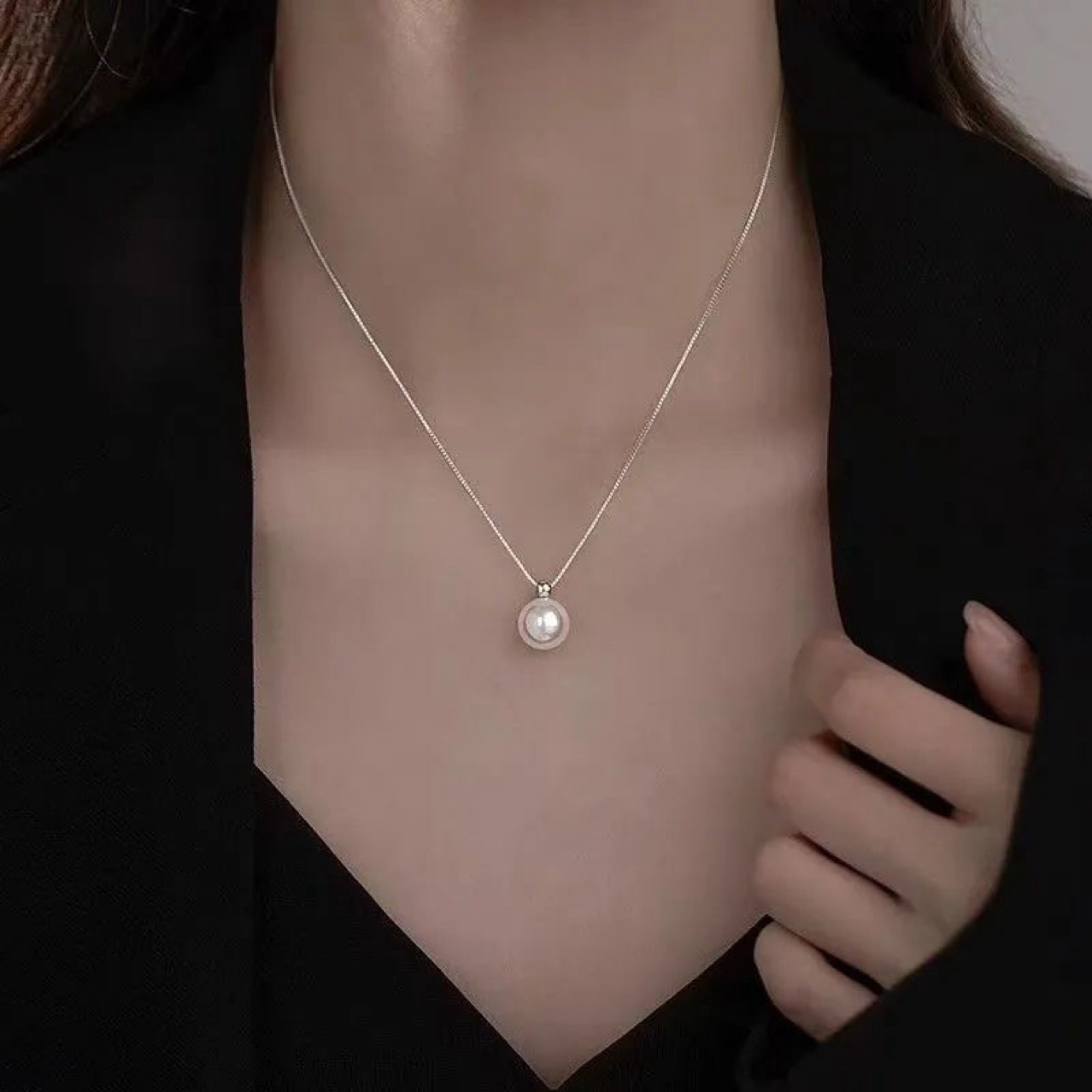 [New Style] 2025 Wholesale Pearl Necklace Light Luxury Necklace Women’S Niche Clavicle Chain Valentine’S Day Gift for Mom and Girlfriend