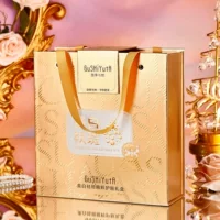 Подарочная коробка для ухода за кожей «История и ее» с отбеливающей и эссенцией против веснушек Осветляет водяной крем для отбеливания кожи Набор из трех частей для ухода за кожей