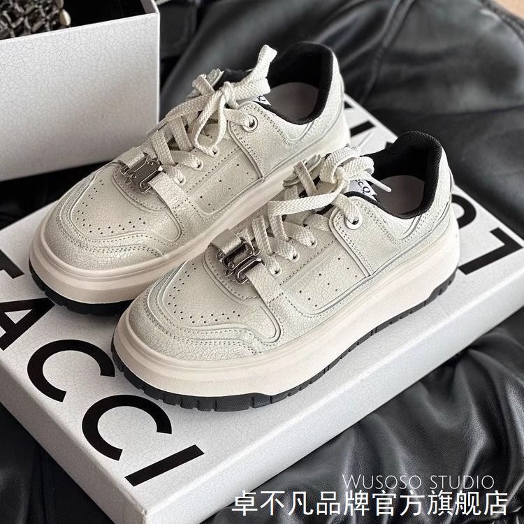 Design white sneakers for leisure platform