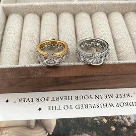 耳环;项链;耳钉