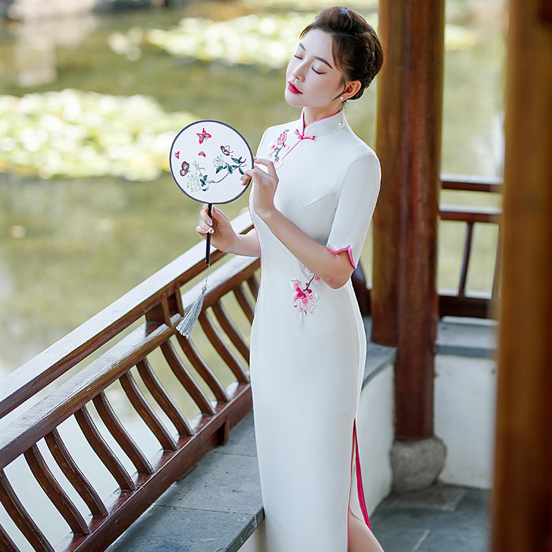 Catwalk pink white yellow chinese dress cheongsam Mao Yulin paragraph with  Hester improved sleeves performances of cheongsam long dresses lady