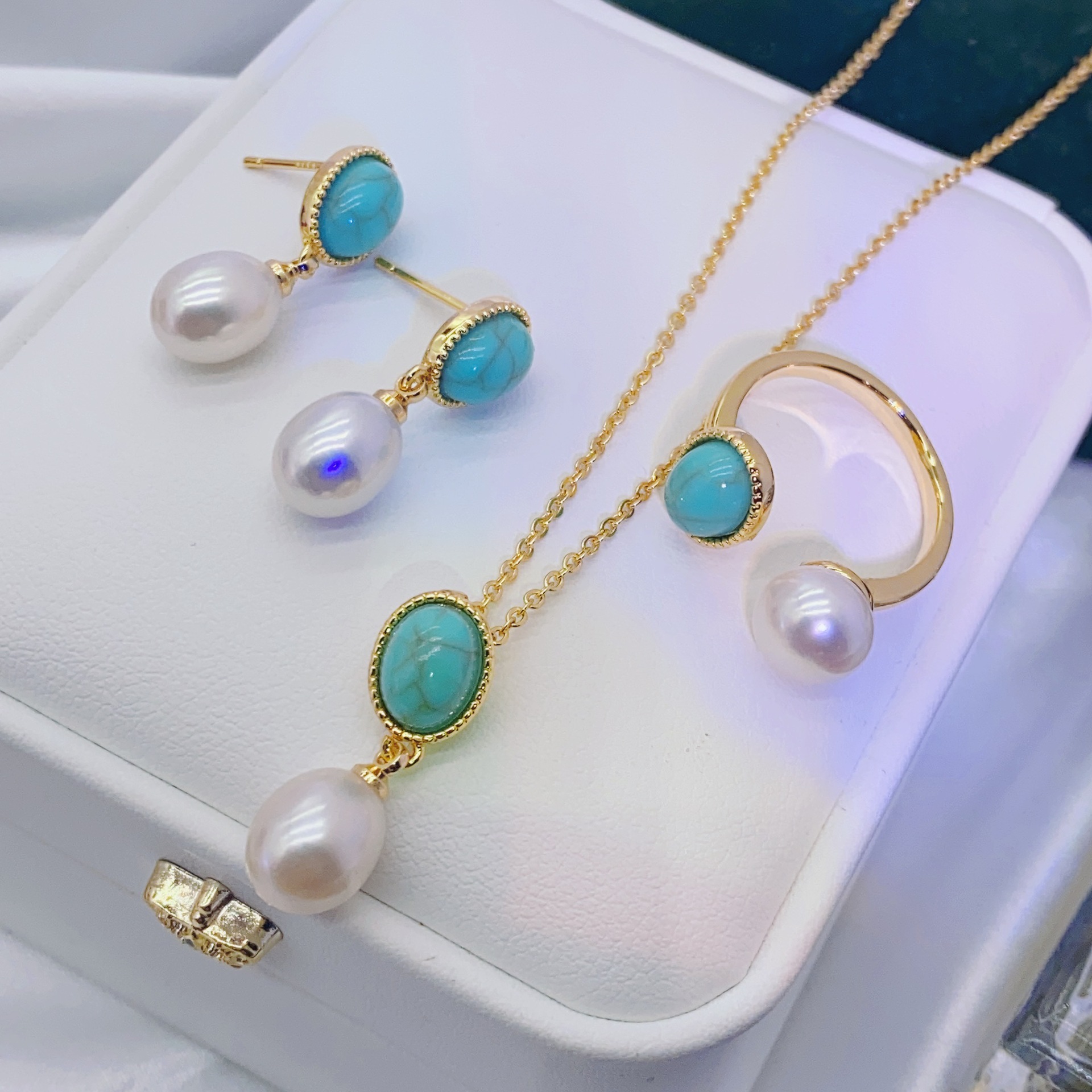 Hepburn-style European and American cross-border products: turquoise earring set, natural freshwater pearl stud earrings, jewelry wholesale.