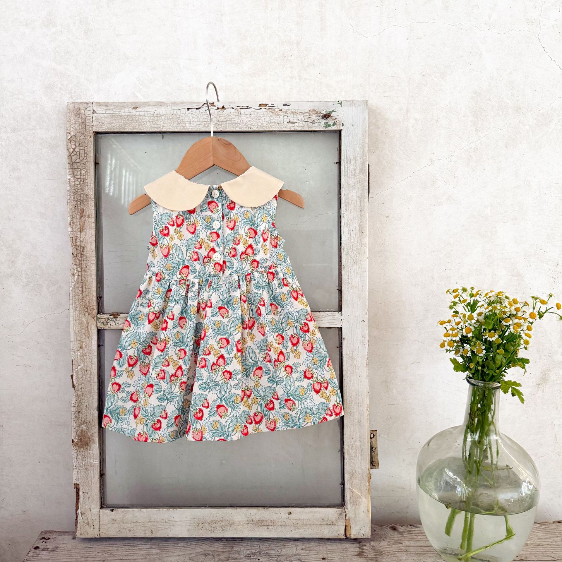 Ins niña coreana bebé algodón fresa estampado solapa chaleco falda verano niño pequeño y mediano vestido suave