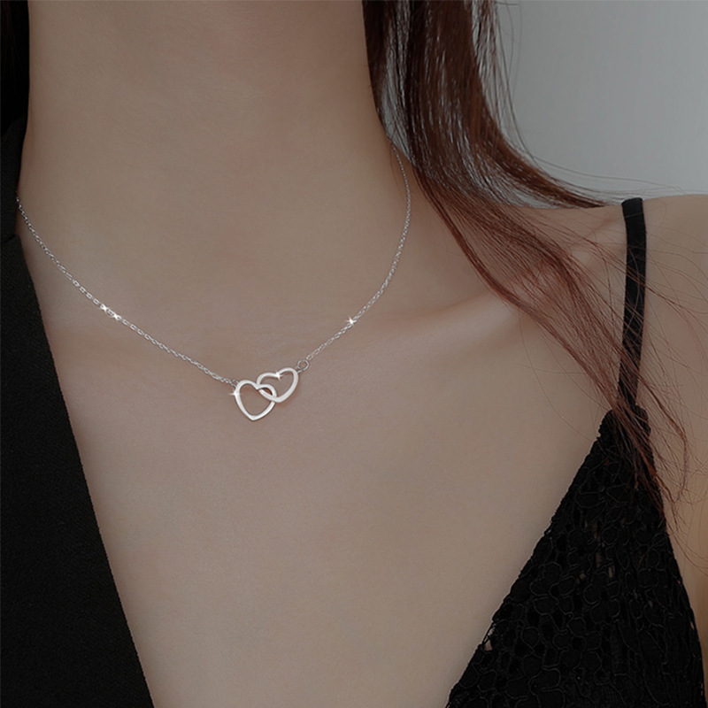 Collana con doppio cuore in acciaio inox elegante da donna_voghion.com