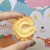 Cookie biscuits hair clip simulation food is fun and funny.