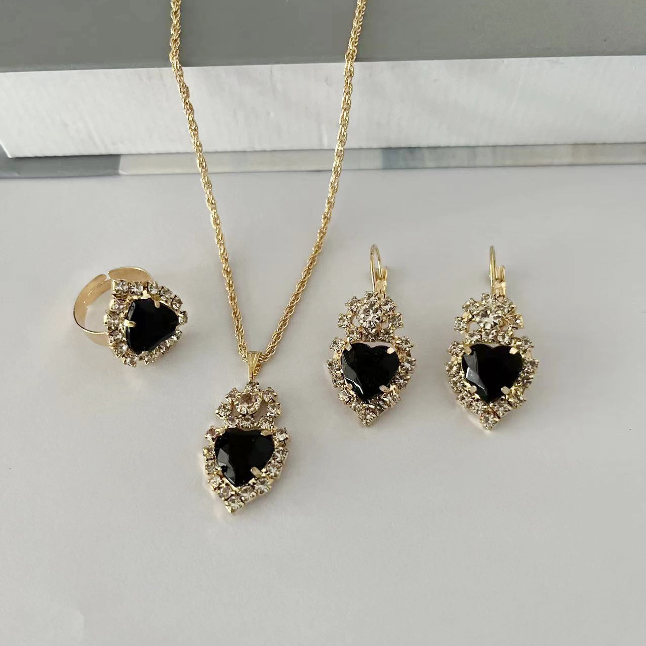 New Diamond Heart Pendant Necklace Earrings Banquet Versatile Three piece Jewelry Set_voghion.com