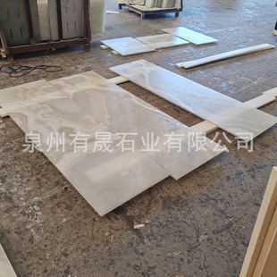 ����ʯ͸���e����լ���T�b��S��ʯ�l��屳����Ȼ��ѩ������ʯ