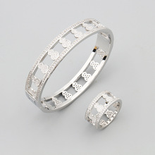 ���n�L���s�M荿���J�U�����C��ָС������Ů���|���ɿ��֭h���l