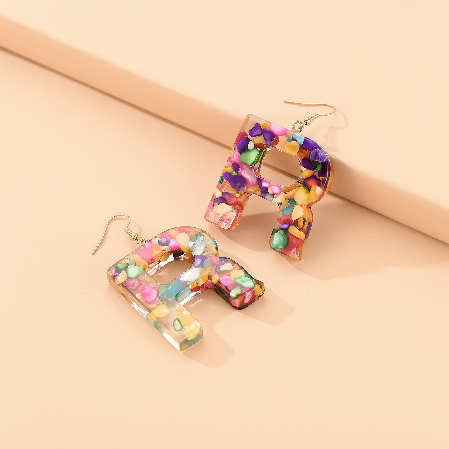 2021 New Colorful Resin Color Shell Letter Earrings Exaggerated Fashion Street Style Earrings display picture 3