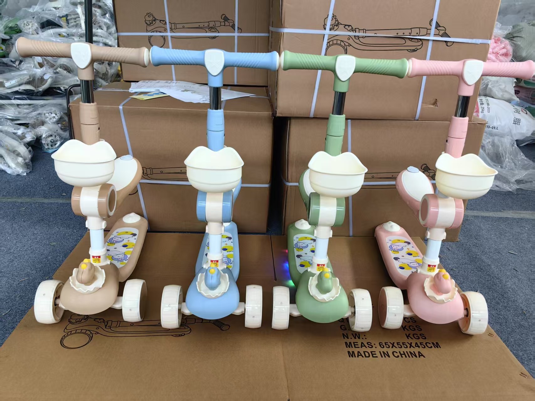 Monopatín Infantil de 3 Ruedas con Luces de Plástico