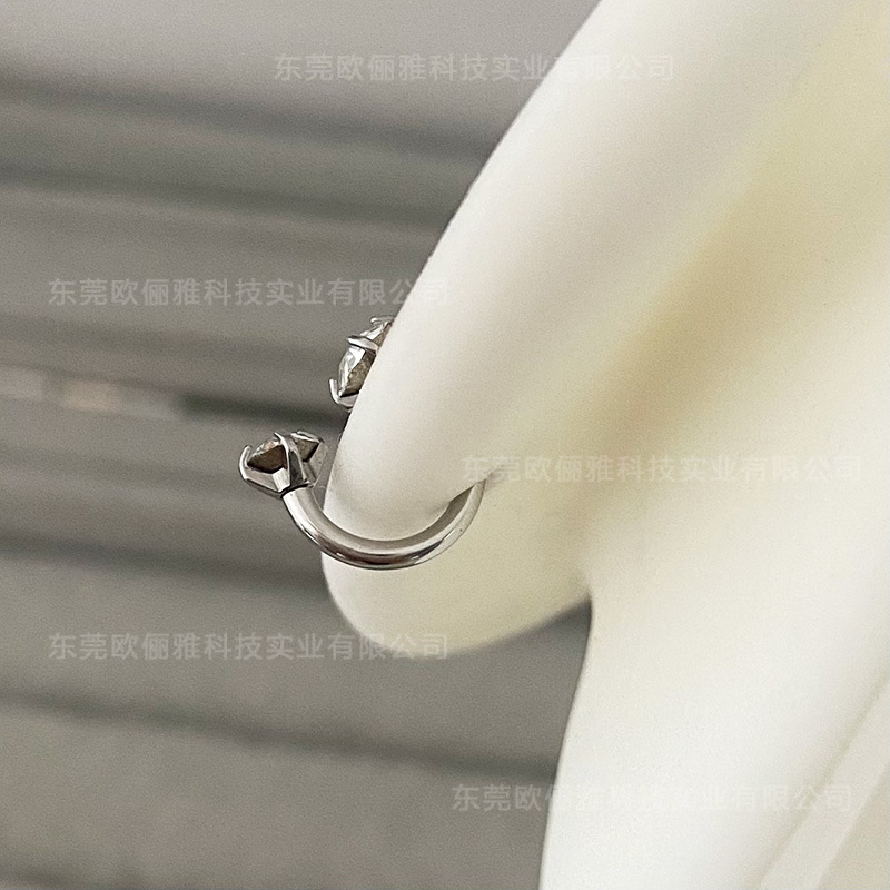Procesamiento de comercio exterior personalizado anillo en forma de C aleación de titanio espiral interior 0,9 dientes anillo de herradura grueso 1,2mm anillo de oído y nariz tabique