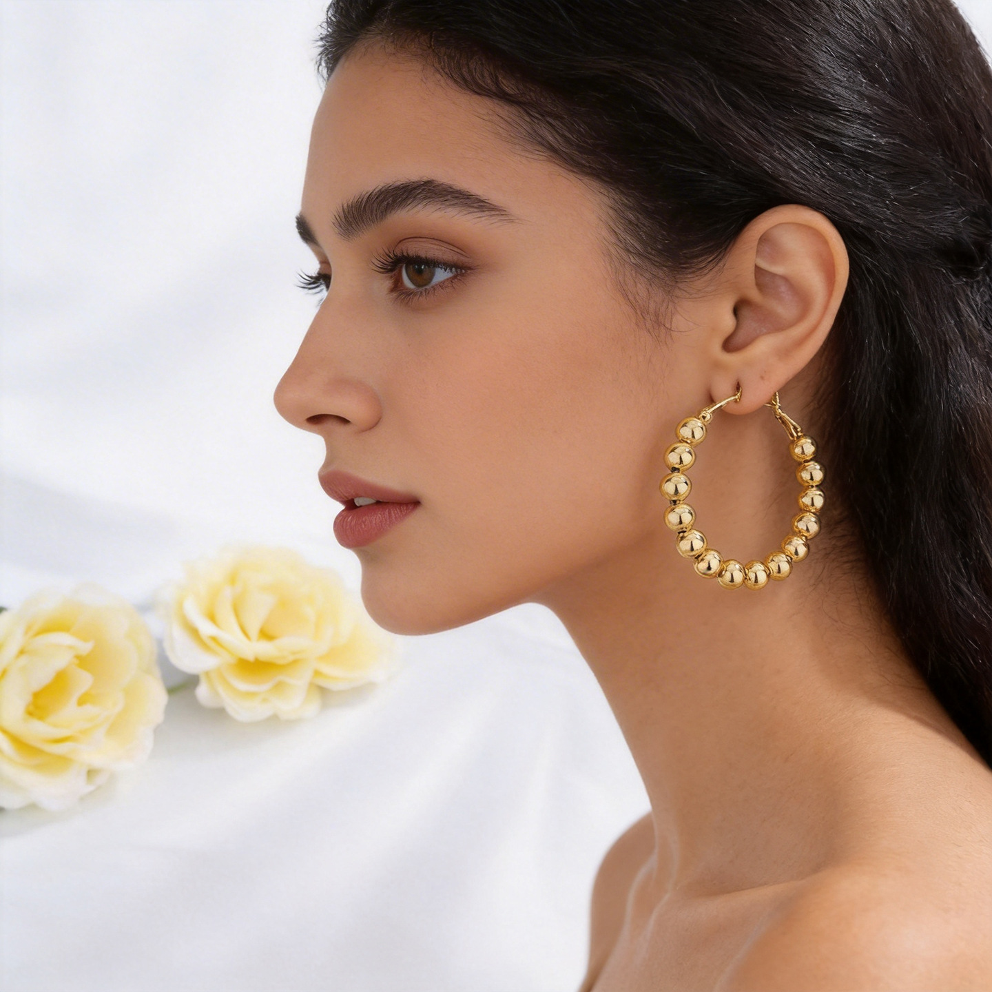 Simple and versatile stainless steel earrings, accessories with a light luxury, niche, high-end, and elegant feel, titanium steel studs and large hoop earrings