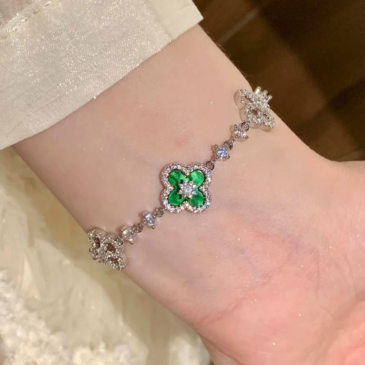 复制_仿镶钻粉色四叶幸运草手链女款抽拉式高级感.jpg