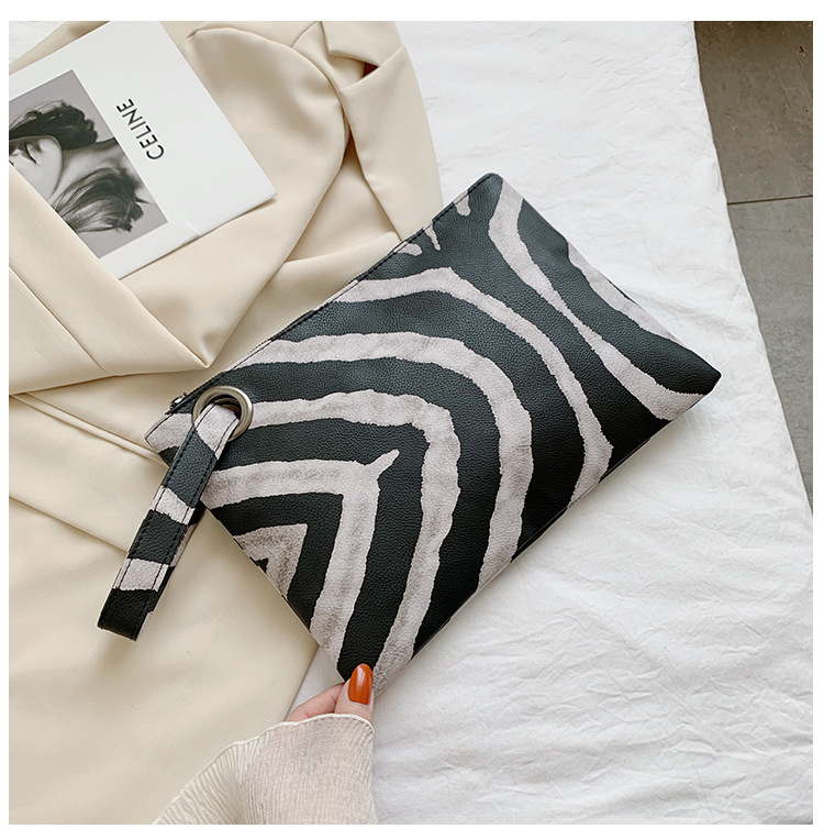 159g Weight Zipper Closure Type / Strap Type Clutch Bag Bags Type Casual, Daily Occasion Pu Leather Material Cows, Zebra, Leopard Pattern All Seasons Season Women's Gender Vintage Style, Classic Style Style Square Shape Small Size Women's Small Pu Leather Cows Zebra Leopard Vintage Style Classic Style Square Zipper Clutch Bag 6