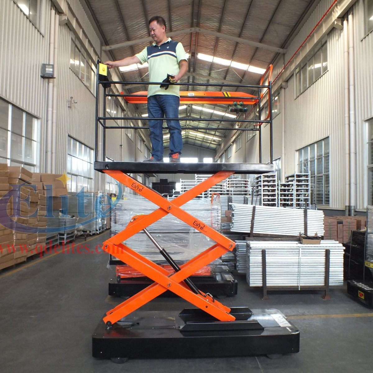 厂家直销温室蔬菜番茄电动升降车，蔬菜采摘车液压轨道运输登高车