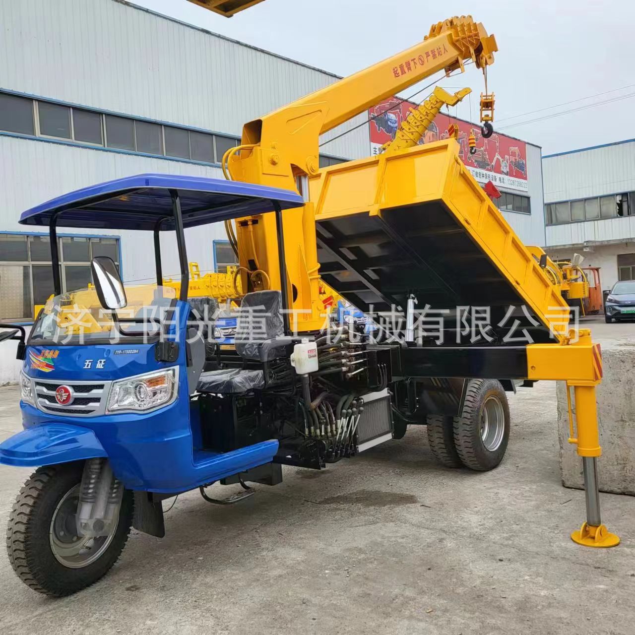 油电两用三轮随车吊 乡村民房建筑用三蹦子吊车 小型自制起重机