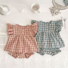 New style of baby summer clothes, flying sleeve plaid doll shirt and shorts set, baby girl's fashionable top + bag two-piece set