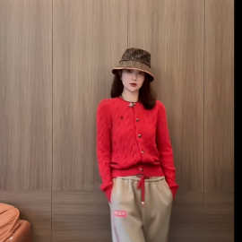 网红款时尚气质设计感今年流行红色毛衣套装女2023新款两件套品牌
