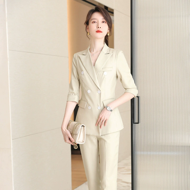 Деловой костюм для женщин из двух предметов